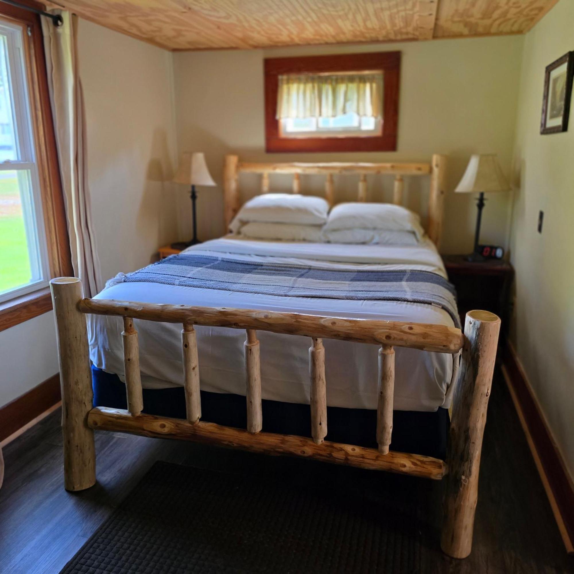 Paddler'S Rest Lakeside Cabins And Motel Long Lake Rom bilde